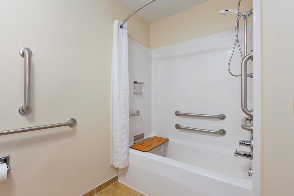 Room, 1 Queen Bed, Accessible (Communications, Mobility) - Photo 1