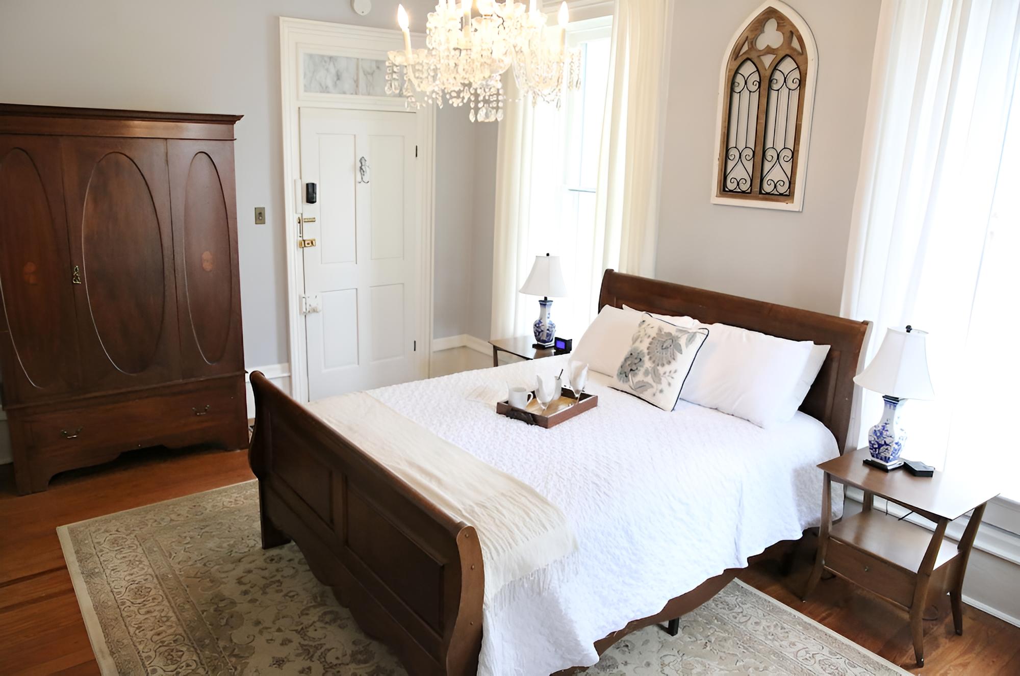 Bluebonnet Room - Queen Bed,1st Floor, No Pets photo 2