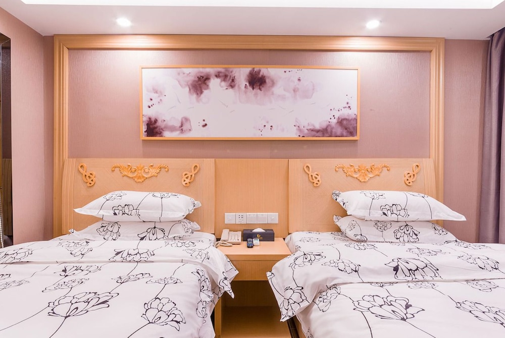 Deluxe Twin Beds Room