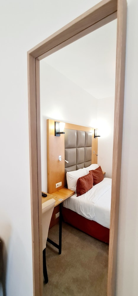 Economy Double Room photo 3