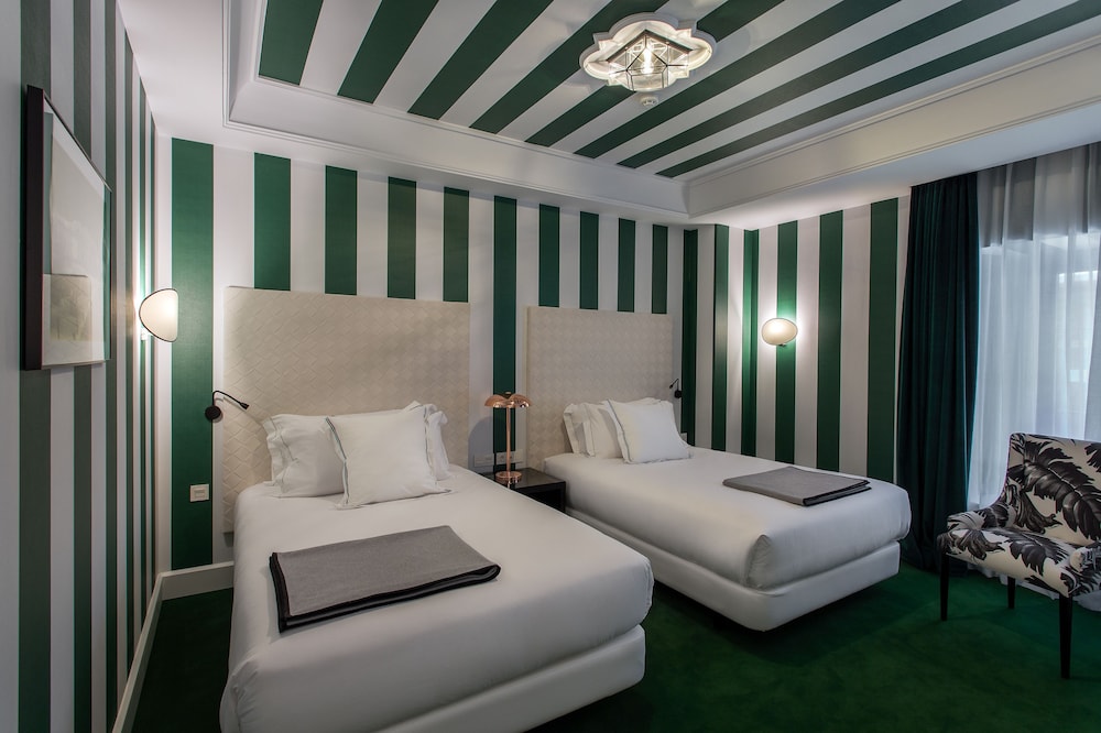 Standard Double or Twin Room thumbnail 5