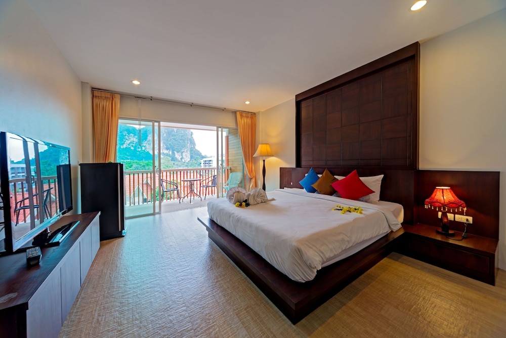 Superior Room, 1 King Bed photo 3