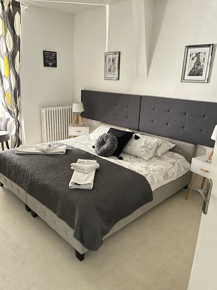 Deluxe House photo 2