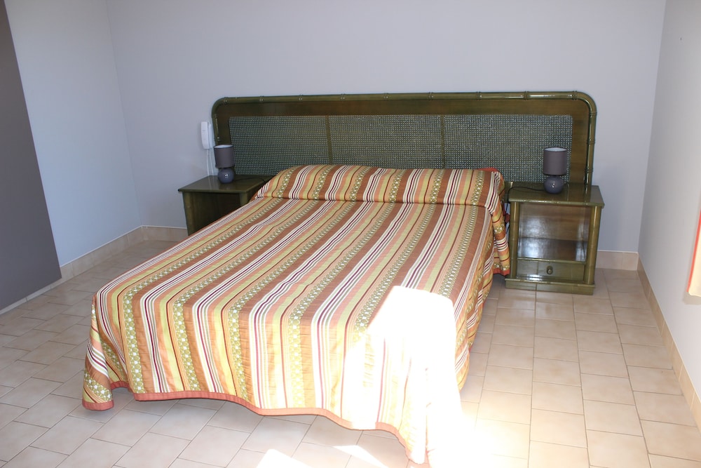 Double or Twin Room - Photo 5
