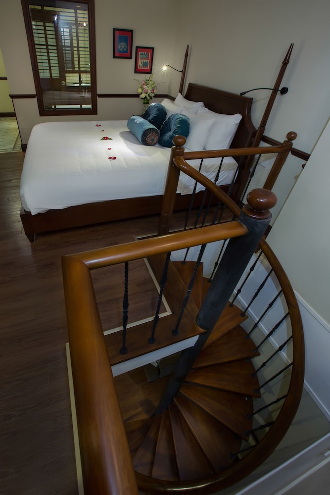 Duplex Suite, 1 king bed thumbnail 5