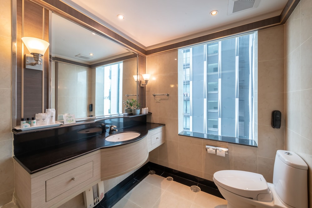 Deluxe Triple Room thumbnail 5