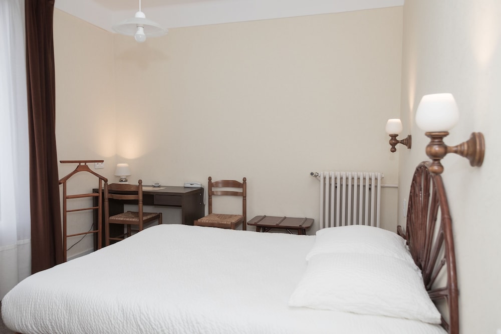 Standard Double Room - Photo 24