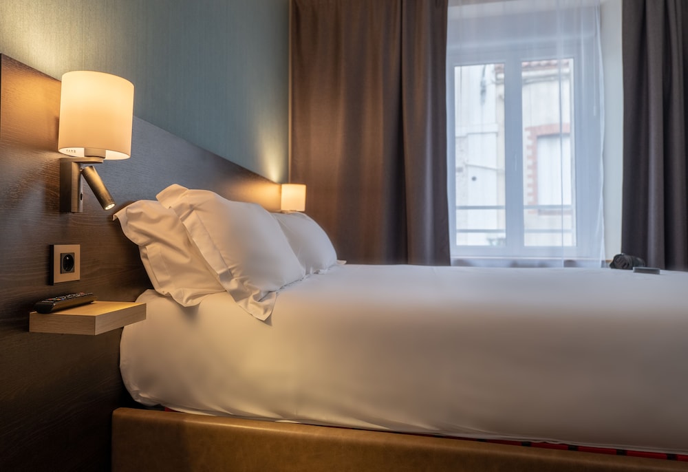 Double Room, 1 Queen Bed, City View (5)