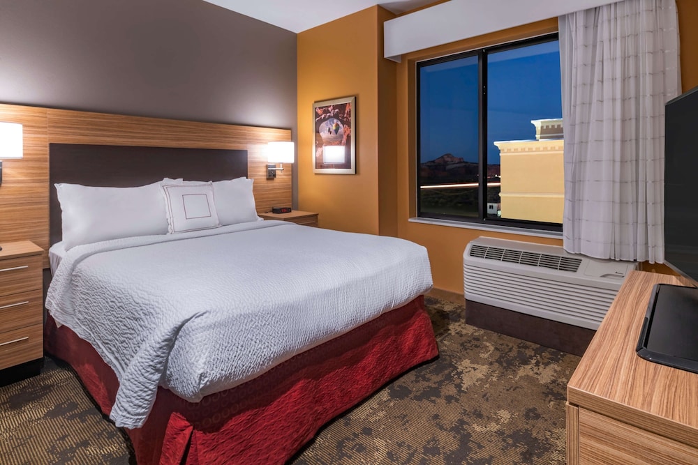 Suite, 2 Bedrooms (Mobility Accessible, Tub) photo 2
