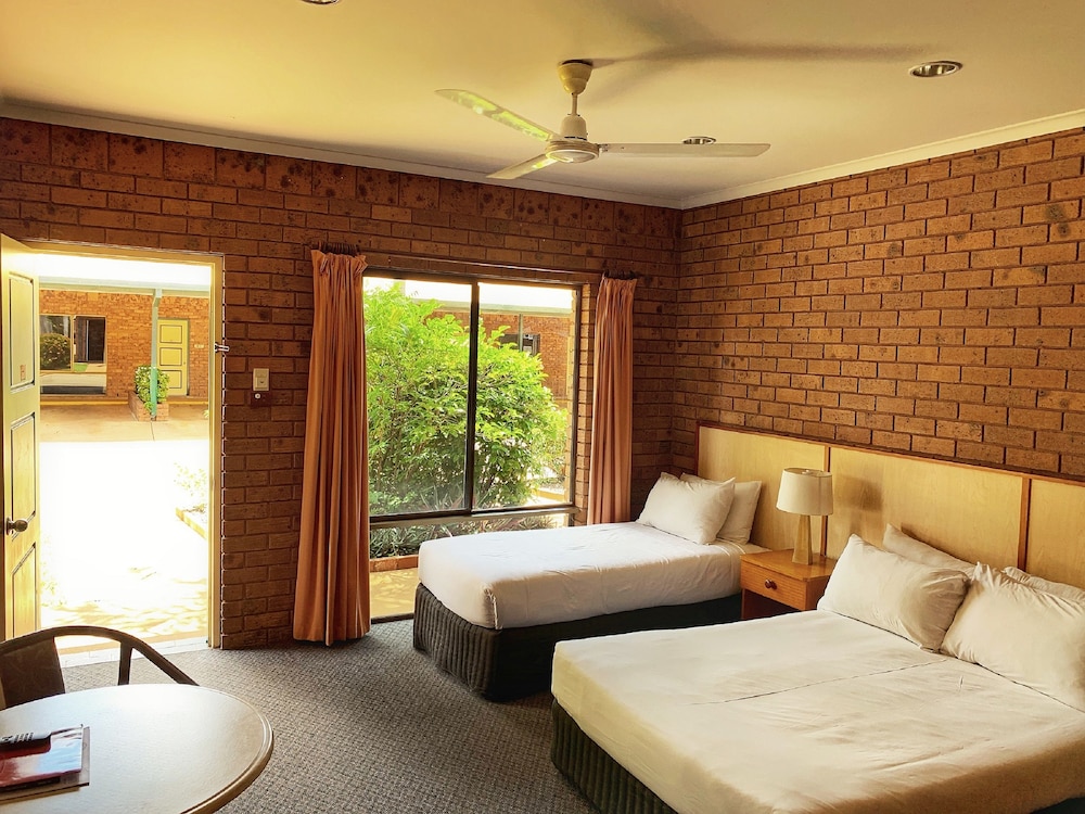 Coach Motel photo 2
