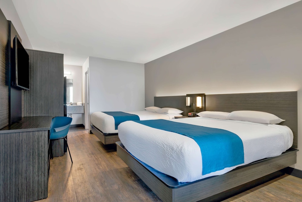 Deluxe Room, 2 Queen Beds, Non Smoking, Kitchenette - Photo 1
