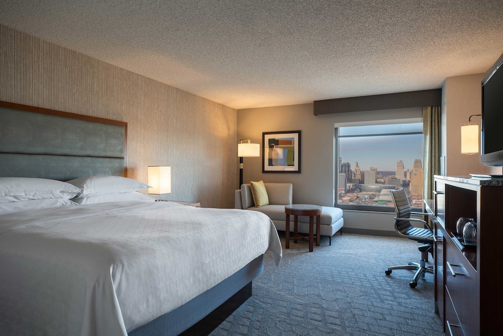 Deluxe Room, 1 King Bed photo 1