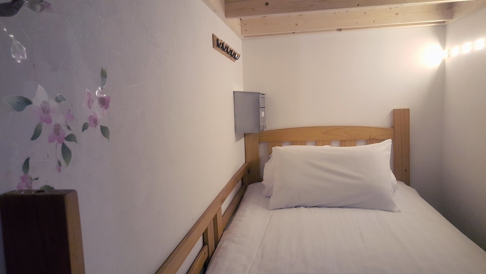 Basic Shared Dormitory, Women only, Shared Bathroom photo 1