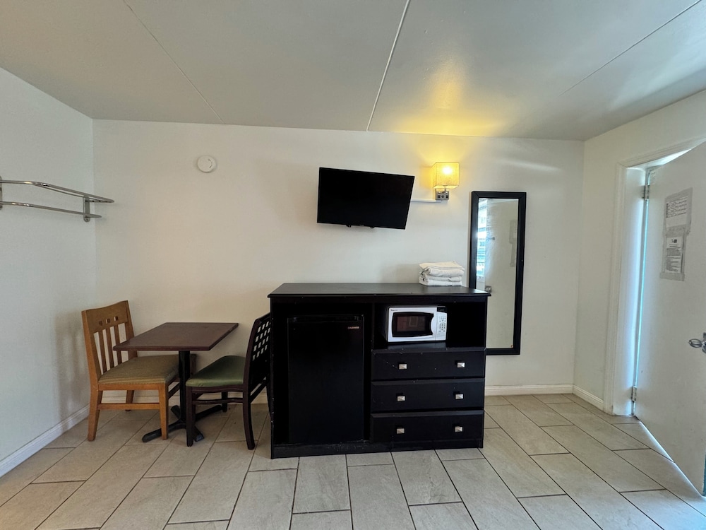 Suite - Photo 28