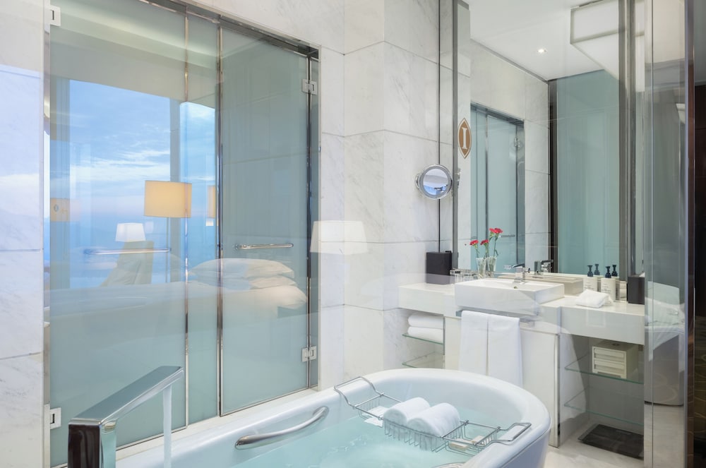 Classic Room, 1 King Bed, City View (High Floor) - Photo 5