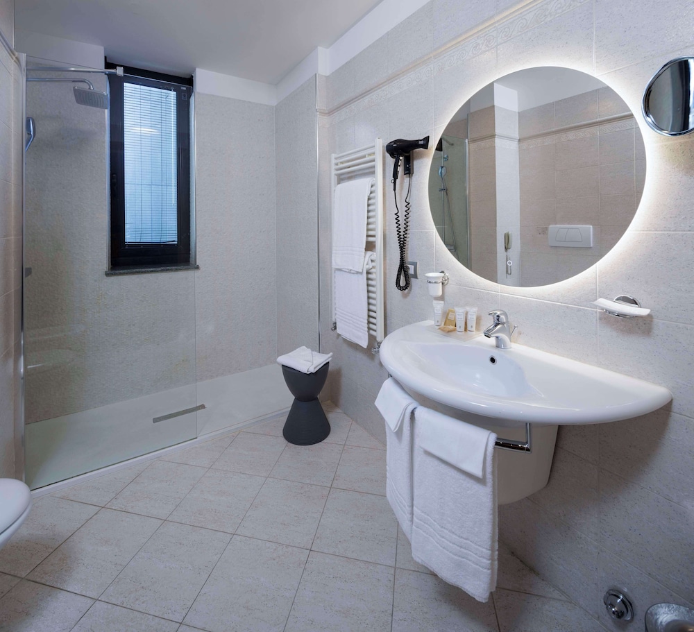 Executive Suite, Multiple Beds, Non Smoking - Photo 7
