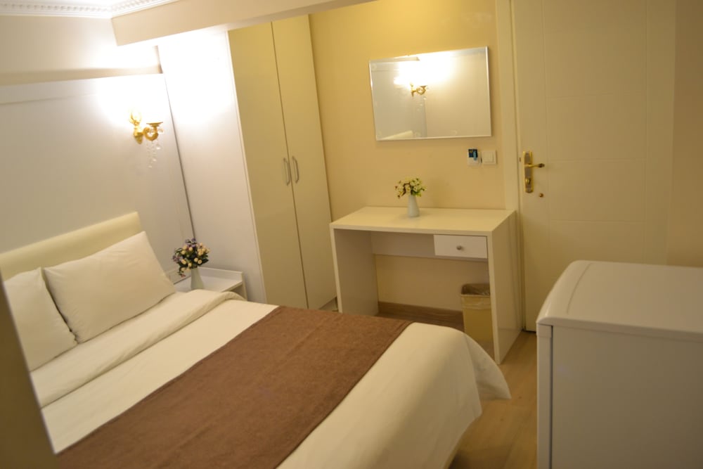 Double Room (Budget)'' Room is located on basement floor'' photo 3