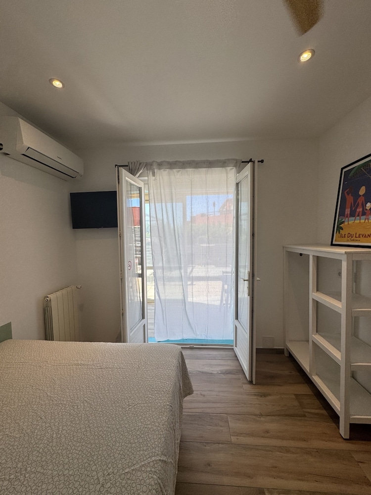 Comfort Apartment, Ensuite, Beach View photo 2