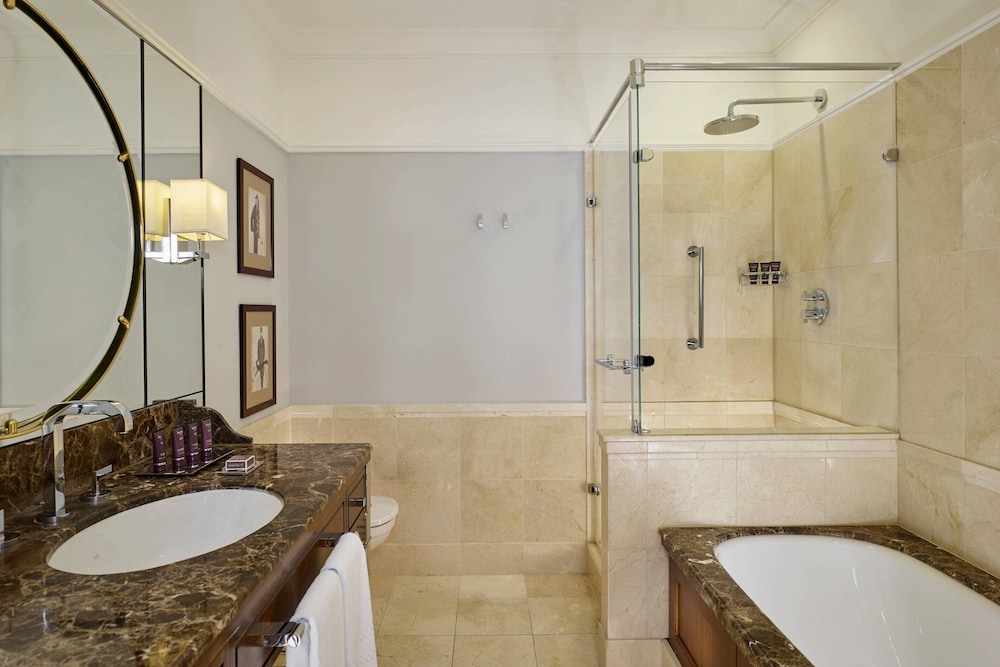 Deluxe Suite, 1 Bedroom, City View thumbnail 5