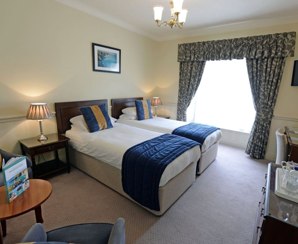Family Room, Multiple Beds, Non Smoking, Annex Building - Photo 2