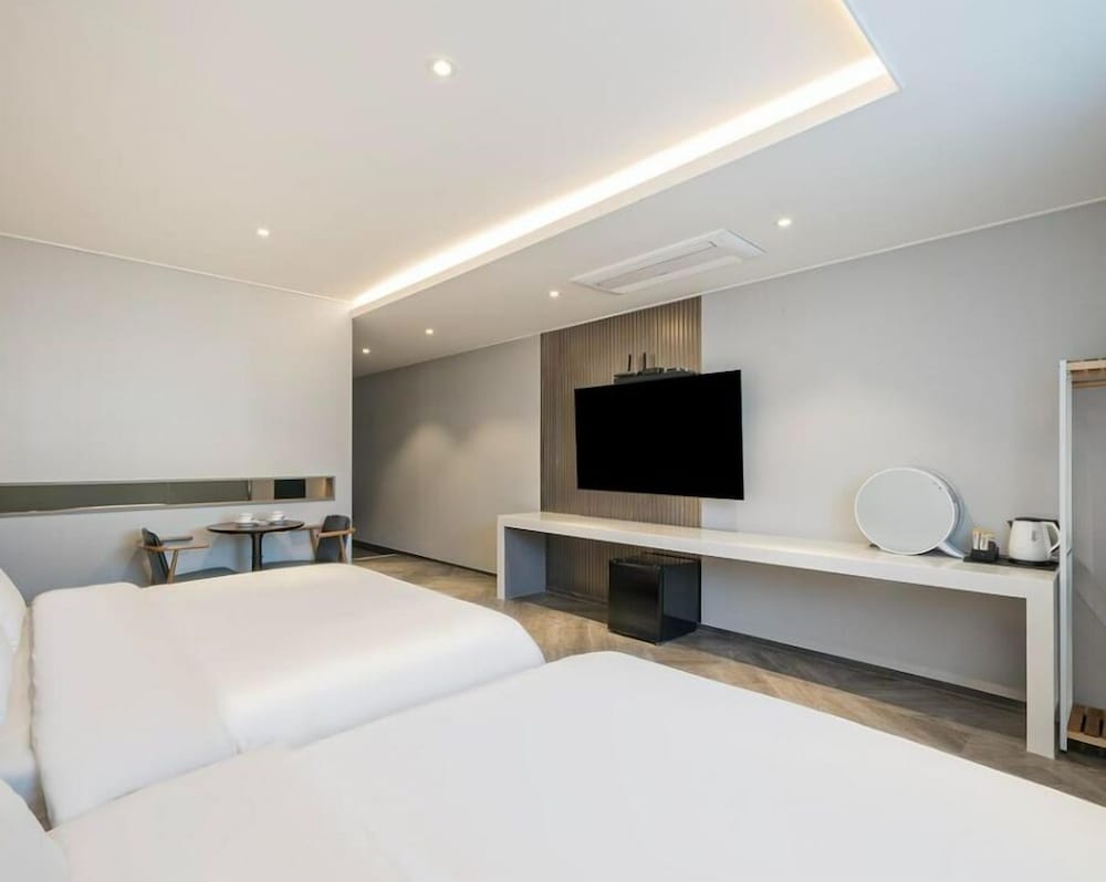 Deluxe Twin Room - Photo 3