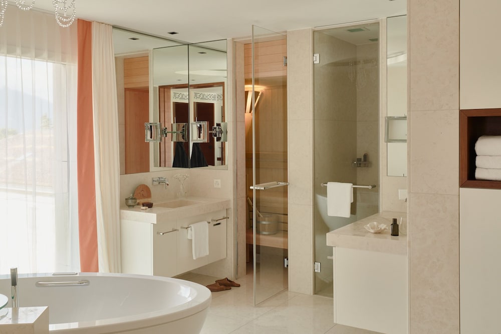 Suite - Photo 2