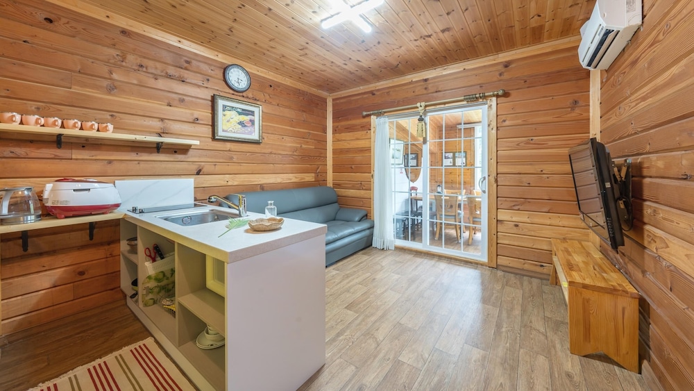 Basic Room, 2 Bedrooms (Yellow-5) - Photo 10