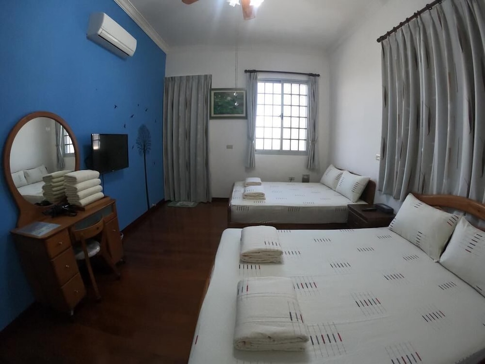 Economy Quadruple Room photo 2