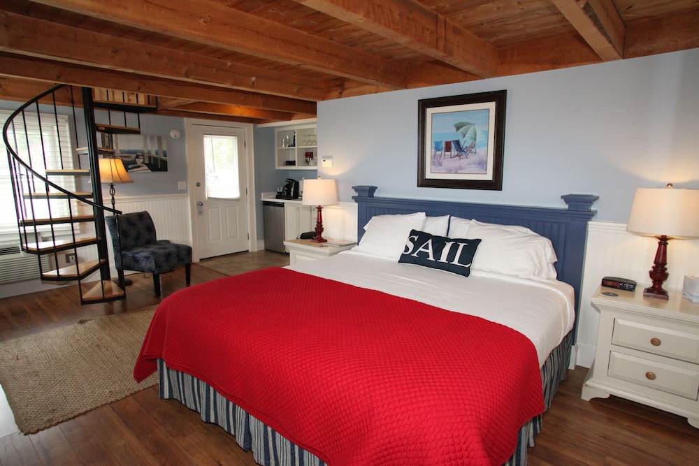 King Deluxe Suite photo 1