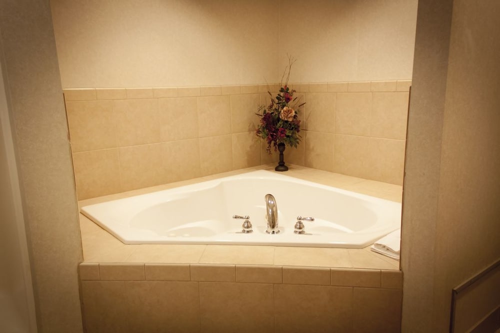 Suite, Jetted Tub photo 2