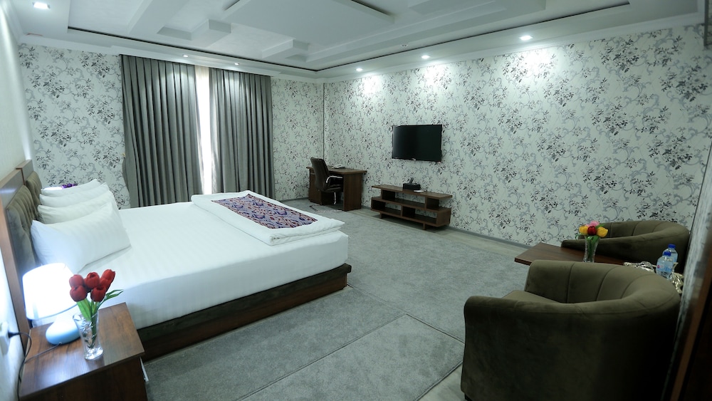 Deluxe Double Or Twin Room - Photo 1