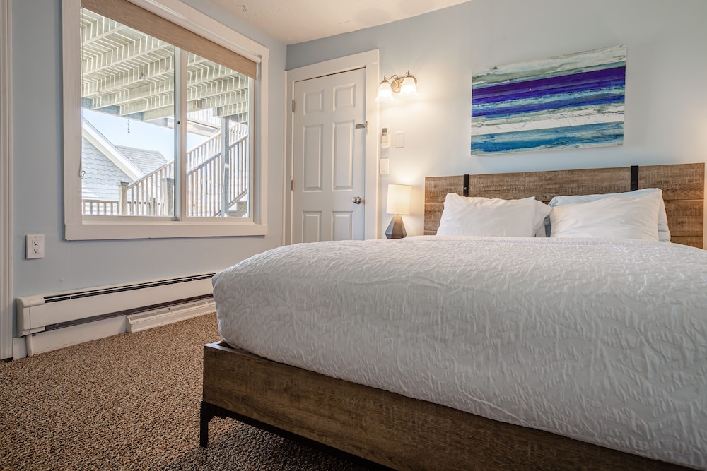 Dodge Room, Queen Bed at Guest House