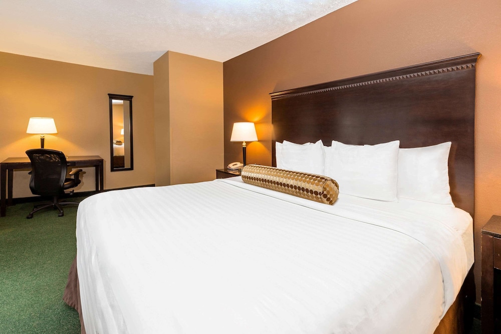 Room, 1 King Bed, Non Smoking - Photo 2