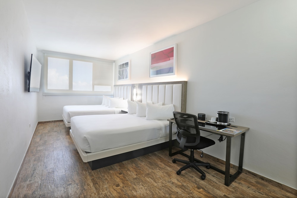 Deluxe Double Room, 2 Queen Beds photo 1