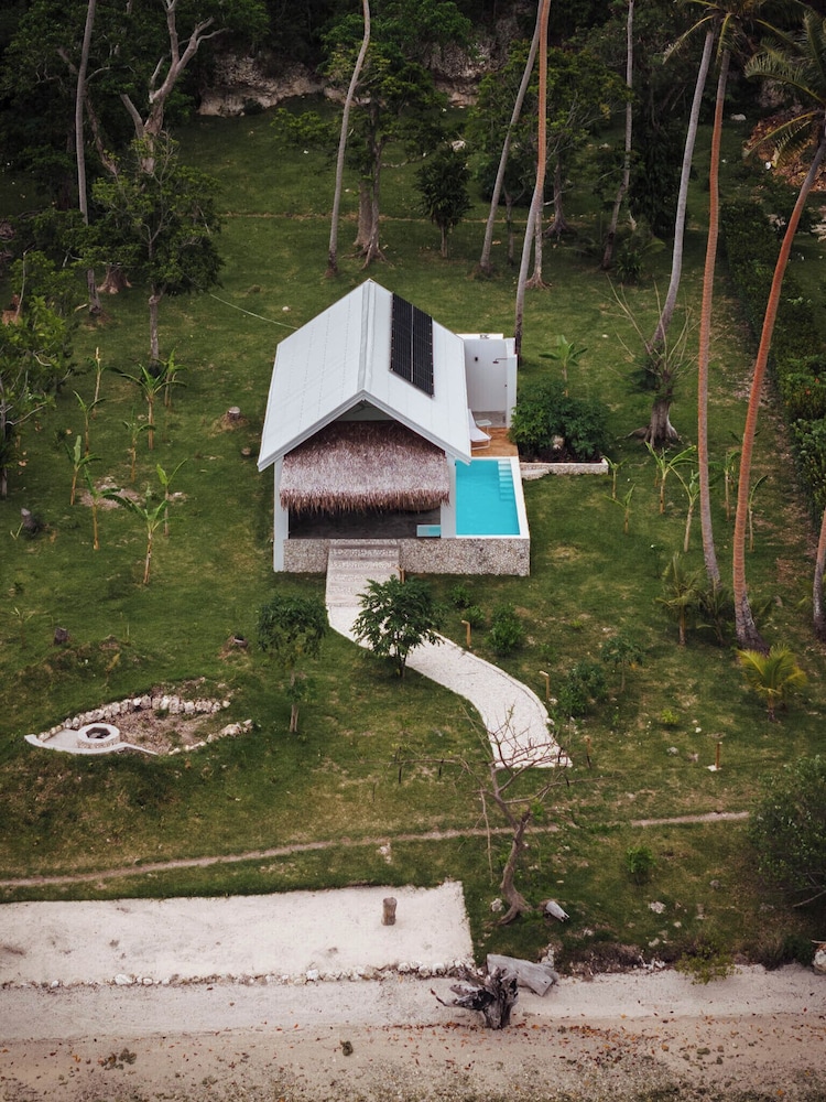 Beachfront Lap Pool Villa photo 2