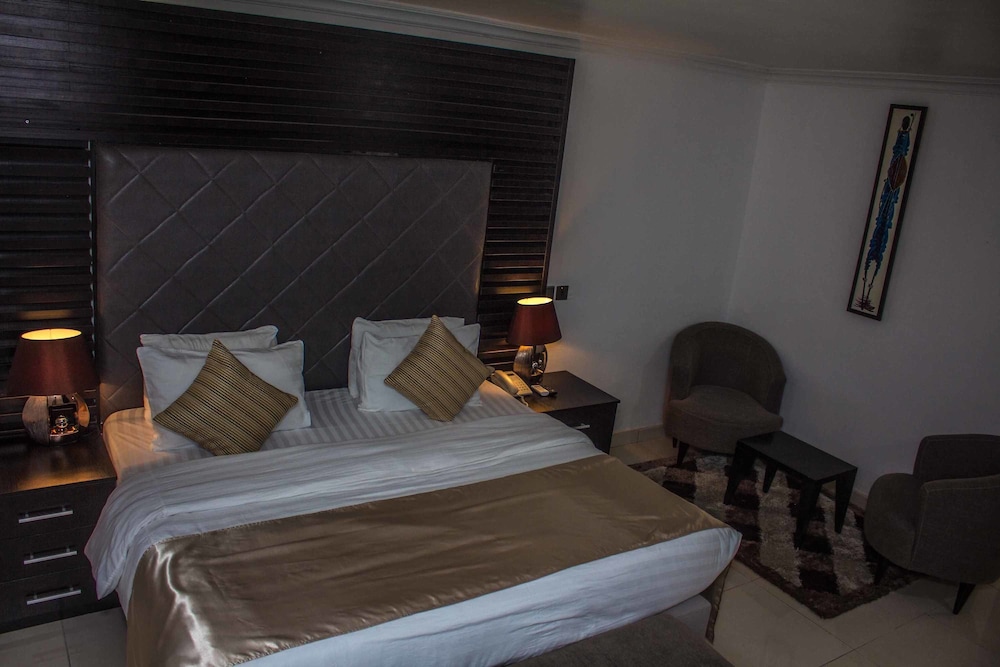 Deluxe Room, 1 Queen Bed, Non Smoking photo 3