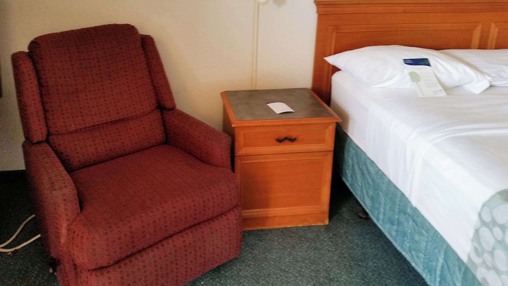 Standard Room, 2 Double Beds, Non Smoking photo 1