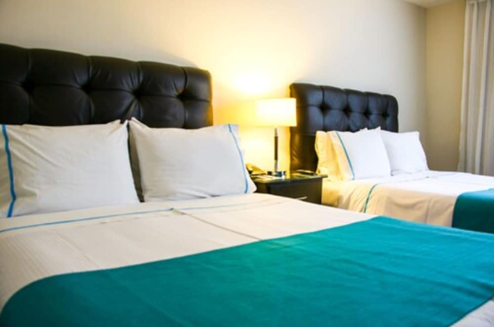 Standard Room, 2 Queen Beds - Photo 3