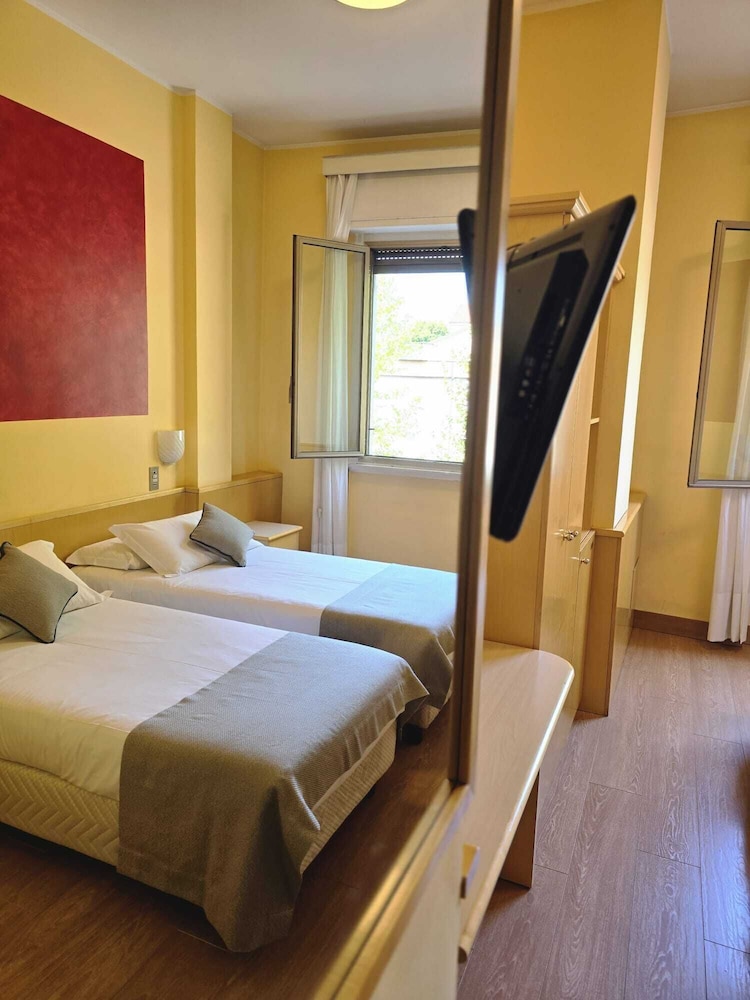Double or Twin Room photo 3