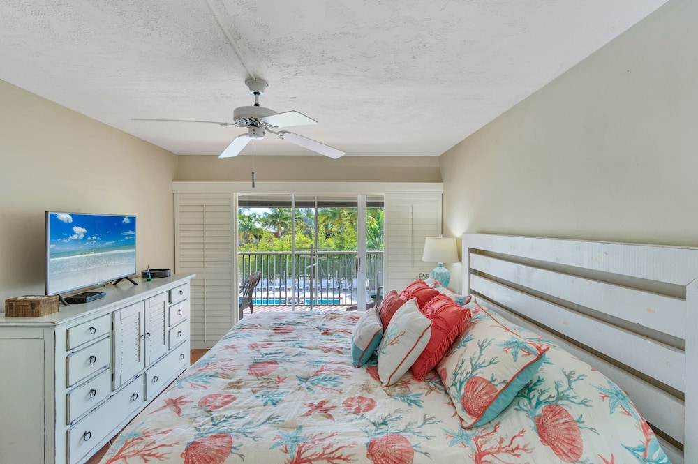 Condo, 2 Bedrooms (Garden/Pool View) photo 3