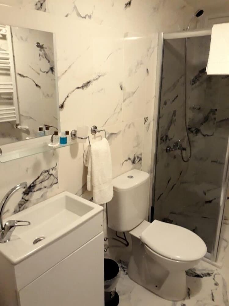 Grand Room, 1 Queen Bed, City View photo 3