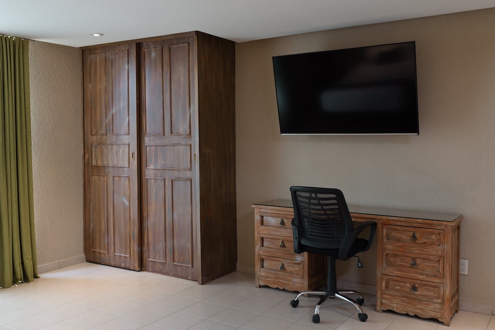 Premier Suite, 2 Double Beds - Photo 3