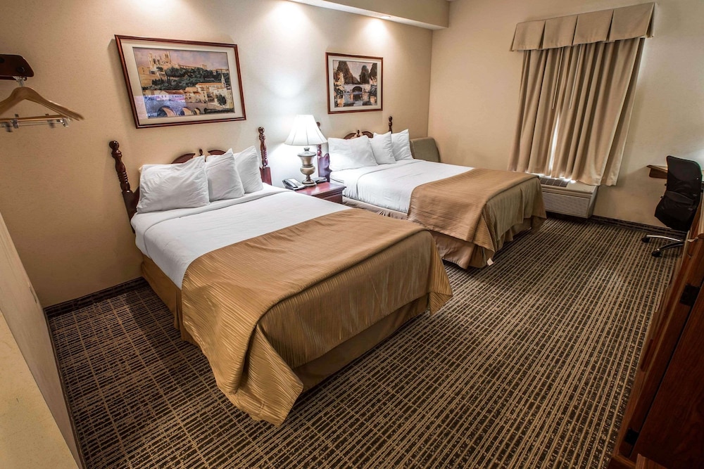 Standard Room, 2 Double Beds, Non Smoking - Photo 4