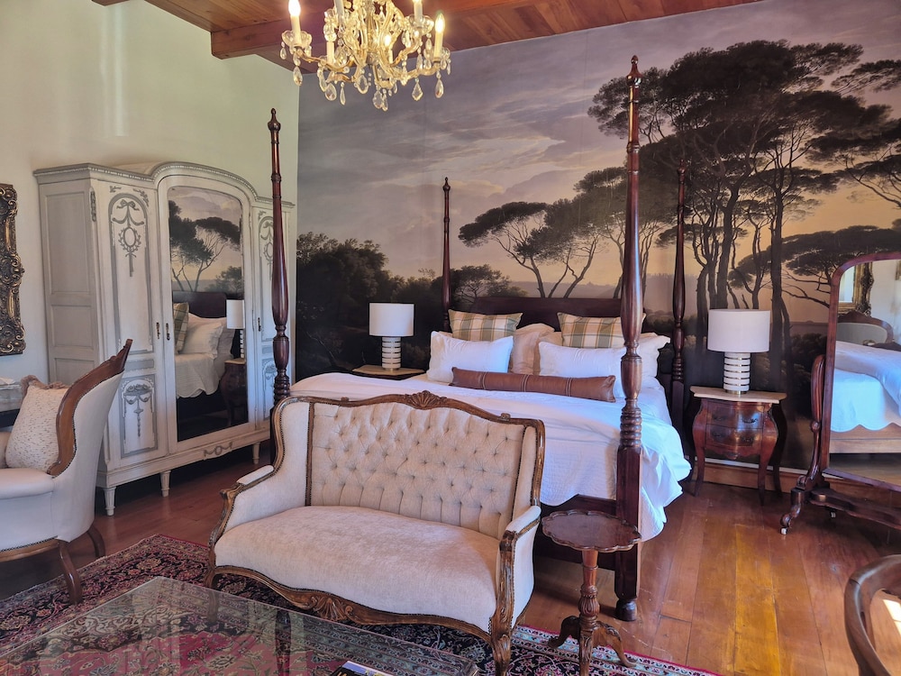 Manor House room 1