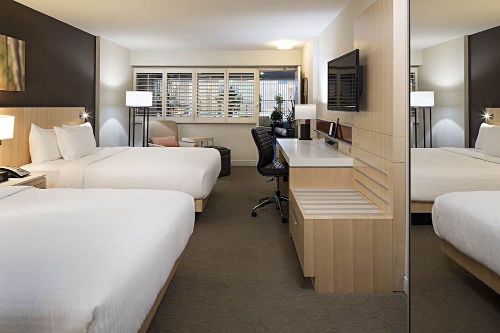 Deluxe Room, 2 Bedrooms, Poolside - Photo 3