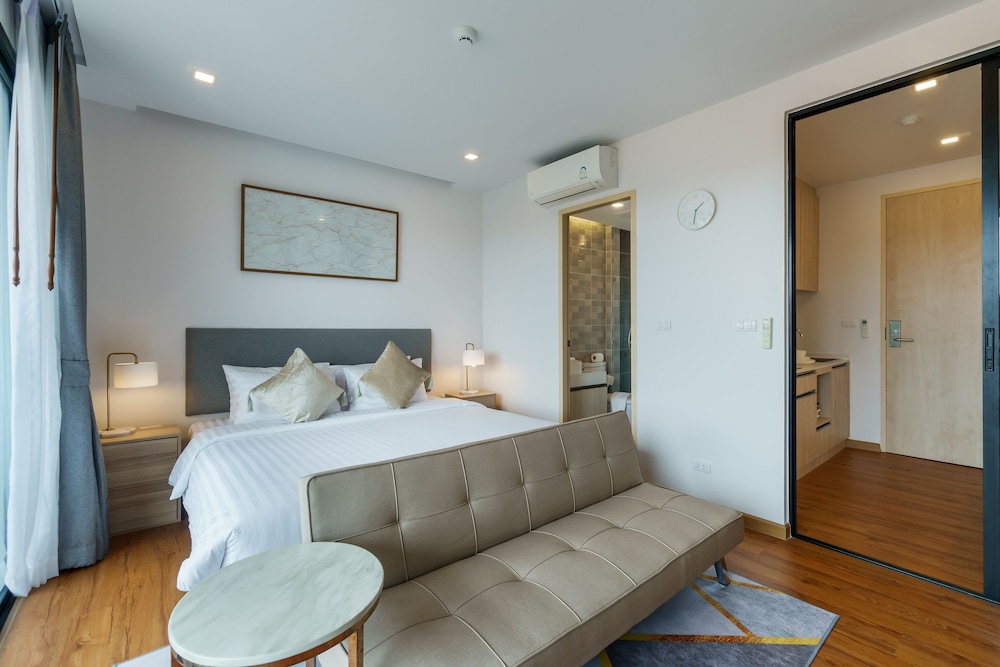 Suite, 2 Bedrooms - Photo 1