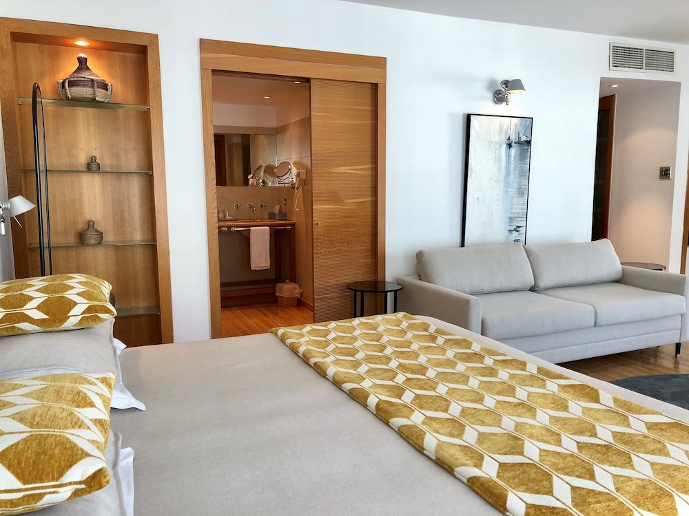Lucury Suite (Annex Building Genovese, Harbour Side)