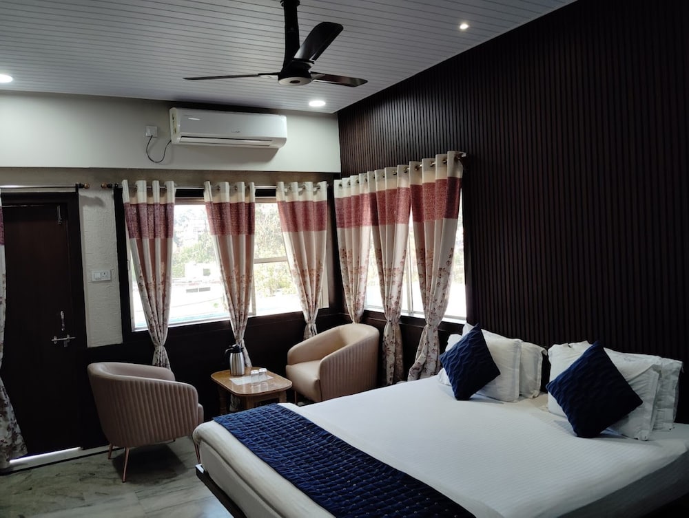 Deluxe Double Room, City View photo 3