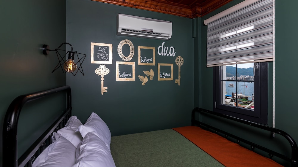 Economy Room, Sea View