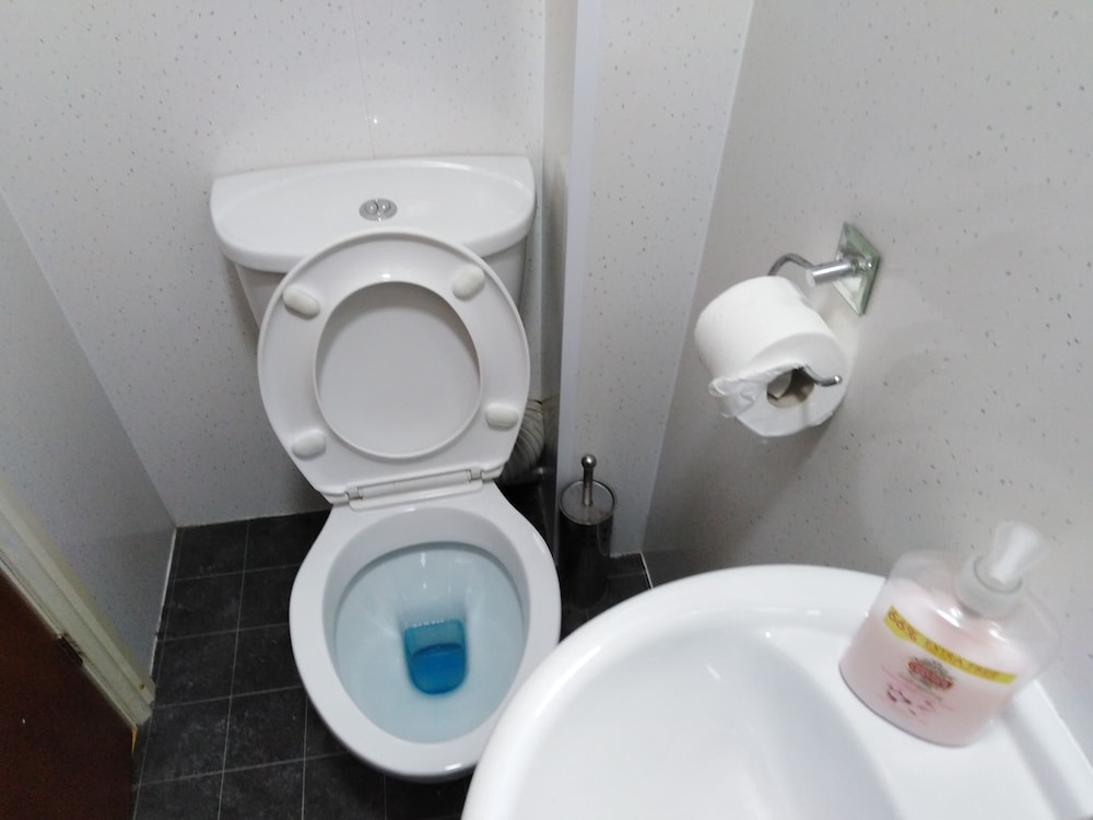Double Room, 1 Bedroom, Ensuite (With Shower & Front Street View)